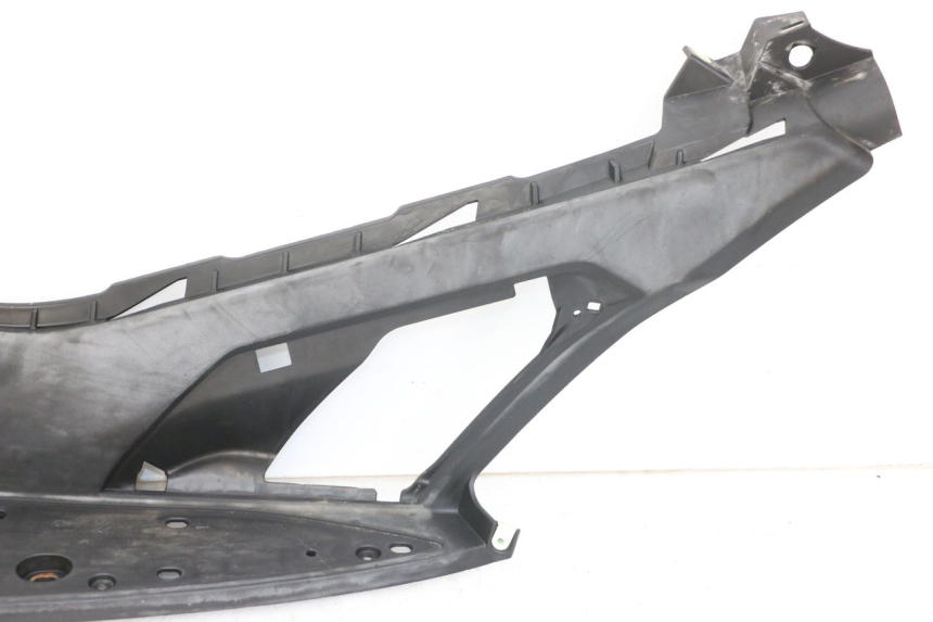 photo de TAPA REPOSAPIES IZQUIERDA PEUGEOT GEOPOLIS RS 125 (2007 - 2009) - Detalles de los puntos de fijación