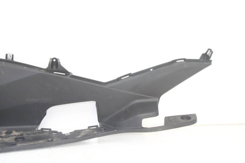 photo de TAPA REPOSAPIES IZQUIERDA HONDA PCX (JF57/JF64) 125 (2014 - 2018) - Zoom estado de uso