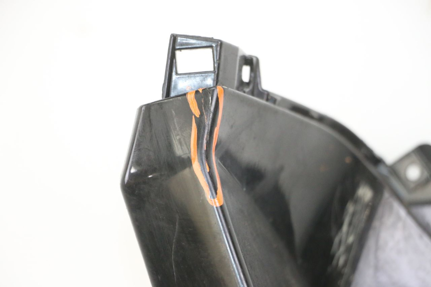 photo de TAPA REPOSAPIES IZQUIERDA PIAGGIO IE MP3 YOURBAN 300 (2011 - 2016) - Detalle de la pieza