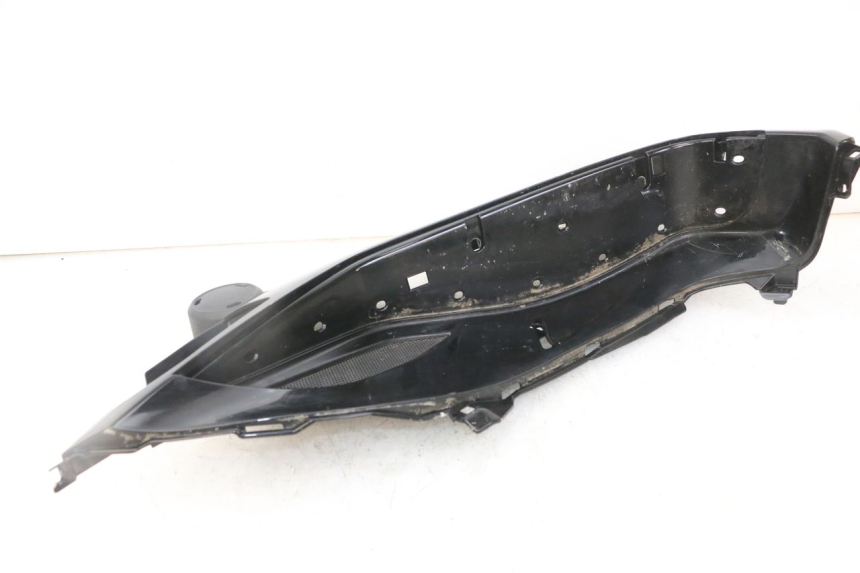 photo de TAPA REPOSAPIES IZQUIERDA PIAGGIO IE MP3 YOURBAN 300 (2011 - 2016) - Otra vista del artículo