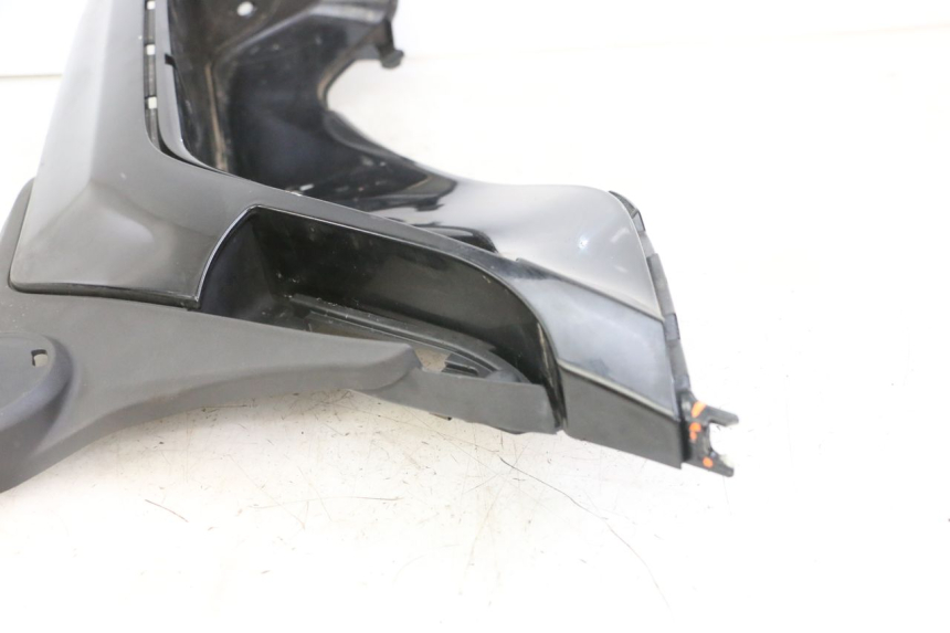 photo de TAPA REPOSAPIES IZQUIERDA PIAGGIO IE MP3 YOURBAN 300 (2011 - 2016) - Características distintivas