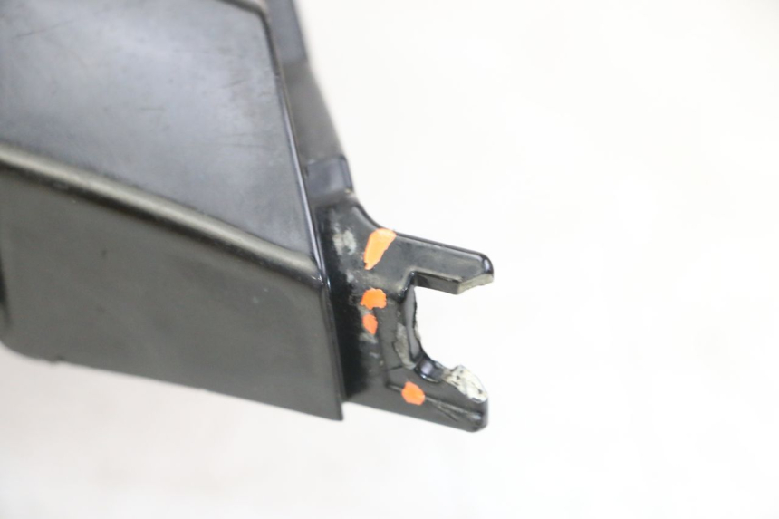 photo de TAPA REPOSAPIES IZQUIERDA PIAGGIO IE MP3 YOURBAN 300 (2011 - 2016) - Zoom sobre los componentes