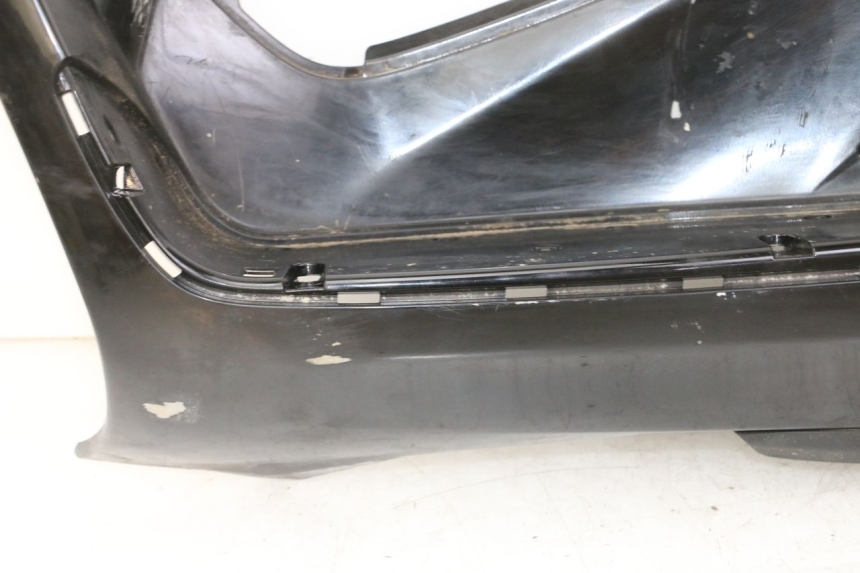 photo de TAPA REPOSAPIES IZQUIERDA PIAGGIO IE MP3 YOURBAN 300 (2011 - 2016) - Ángulo de visión alternativo