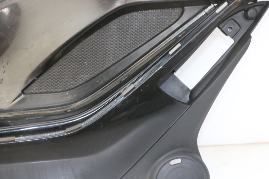 photo de TAPA REPOSAPIES IZQUIERDA PIAGGIO IE MP3 YOURBAN 300 (2011 - 2016) - Vista principal