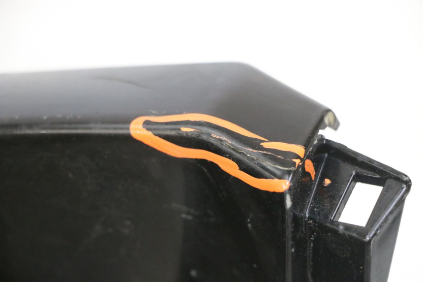 photo de TAPA REPOSAPIES IZQUIERDA PIAGGIO IE MP3 YOURBAN 300 (2011 - 2016) - Otra perspectiva