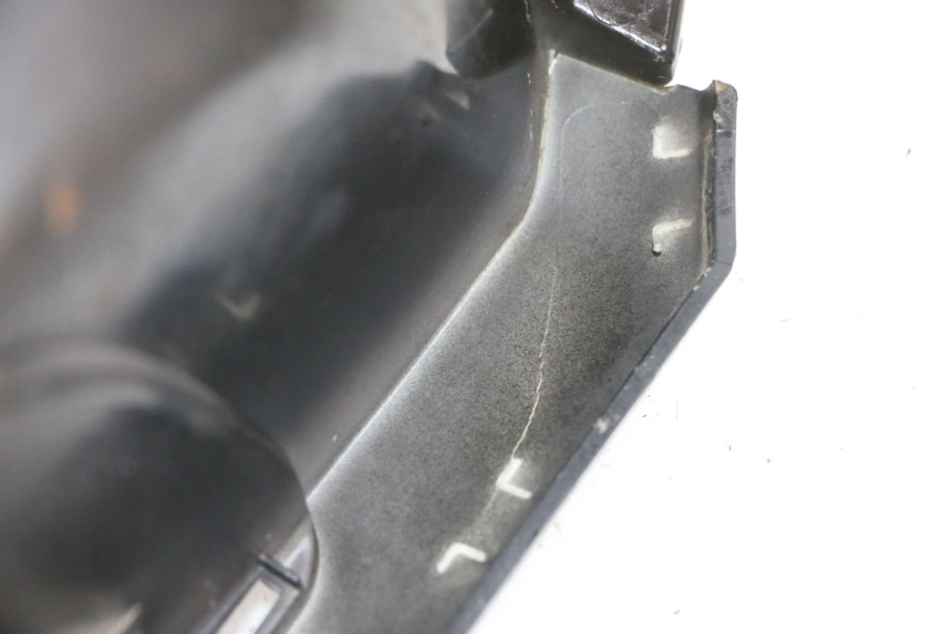 photo de TAPA REPOSAPIES IZQUIERDA PIAGGIO IE MP3 YOURBAN 300 (2011 - 2016) - Estado de la superficie y material