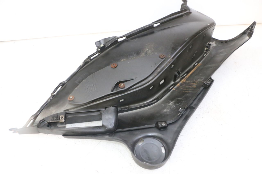 photo de TAPA REPOSAPIES IZQUIERDA PIAGGIO IE MP3 YOURBAN 300 (2011 - 2016) - Recambio usado revisado