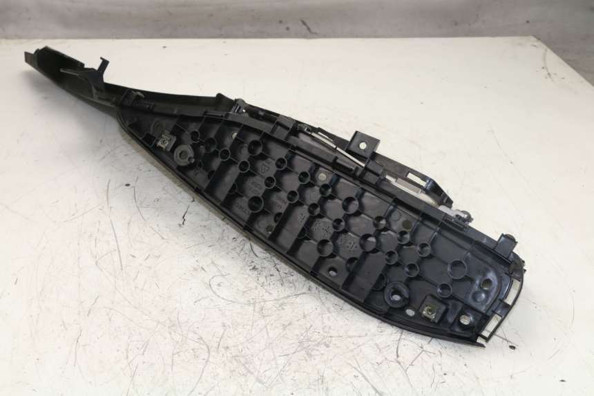 photo de TAPA REPOSAPIES IZQUIERDA KYMCO K-XCT 125 (2013 - 2017) - Detalle de la pieza