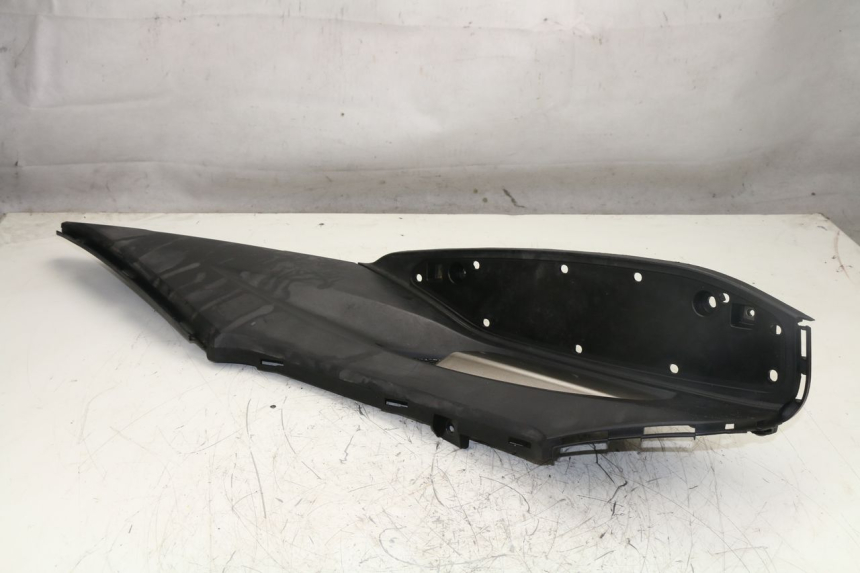 photo de TAPA REPOSAPIES IZQUIERDA KYMCO K-XCT 125 (2013 - 2017) - Otra perspectiva