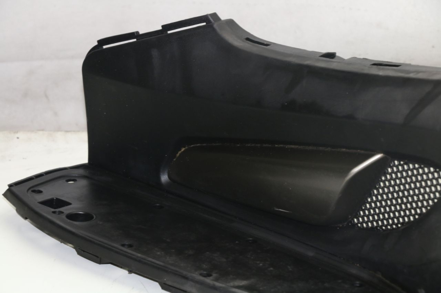 photo de TAPA REPOSAPIES IZQUIERDA KYMCO K-XCT 125 (2013 - 2017) - Detalles de los puntos de fijación