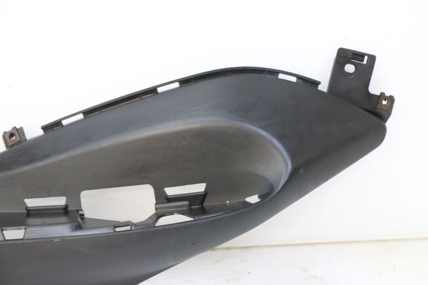 photo de TAPA REPOSAPIES IZQUIERDA MBK OVETTO ONE 2T 50 (2013 - 2017) - Características distintivas