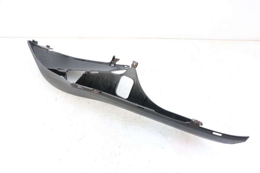 photo de TAPA REPOSAPIES IZQUIERDA MBK OVETTO ONE 2T 50 (2013 - 2017) - Otra perspectiva