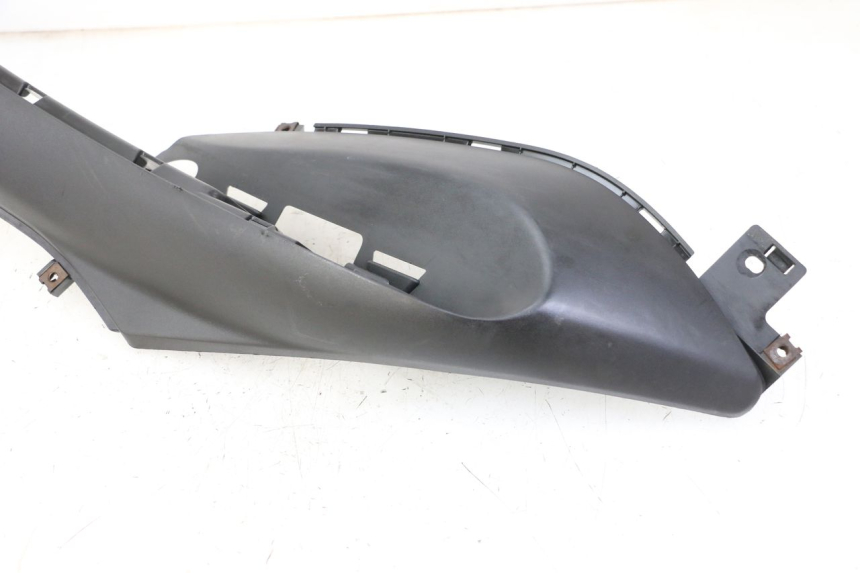 photo de TAPA REPOSAPIES IZQUIERDA MBK OVETTO ONE 2T 50 (2013 - 2017) - Detalles de los puntos de fijación