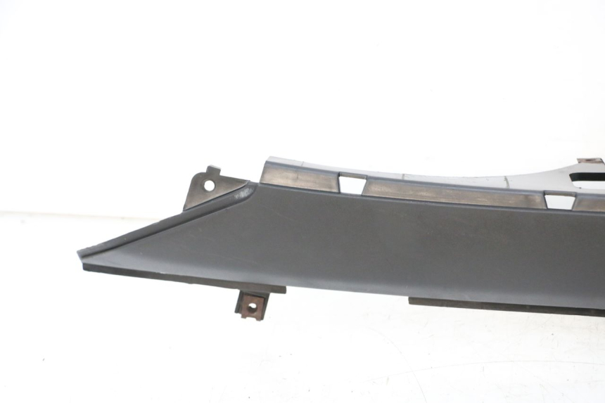 photo de TAPA REPOSAPIES IZQUIERDA MBK OVETTO ONE 2T 50 (2013 - 2017) - Marcados y referencias originales