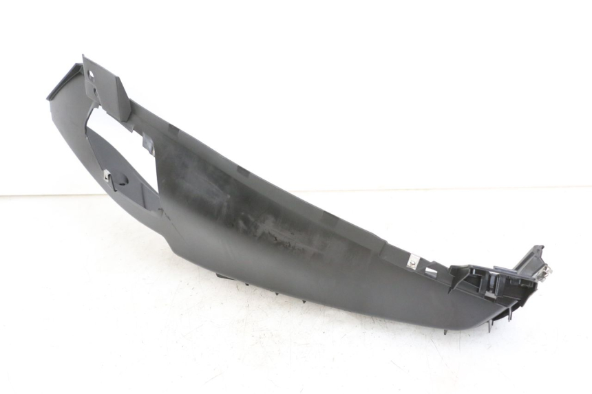 photo de TAPA REPOSAPIES IZQUIERDA PIAGGIO MP3 HPE 350 (2018 - 2020) - Otra perspectiva