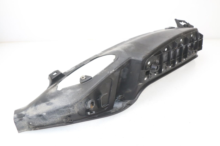 photo de TAPA REPOSAPIES IZQUIERDA PIAGGIO MP3 LT 400 (2007 - 2012) - Detalle de la pieza