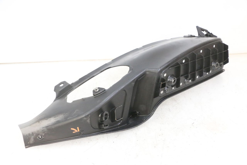 photo de TAPA REPOSAPIES IZQUIERDA PIAGGIO MP3 LT 300 (2010 - 2016) - Zoom estado de uso