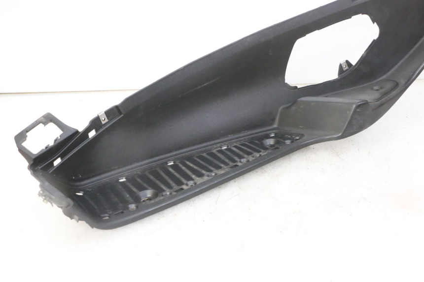 photo de TAPA REPOSAPIES IZQUIERDA PIAGGIO MP3 LT 300 (2010 - 2016) - Vista general del producto