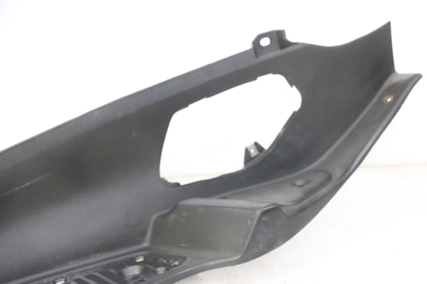 photo de TAPA REPOSAPIES IZQUIERDA PIAGGIO MP3 LT 300 (2010 - 2016) - Detalles de los puntos de fijación