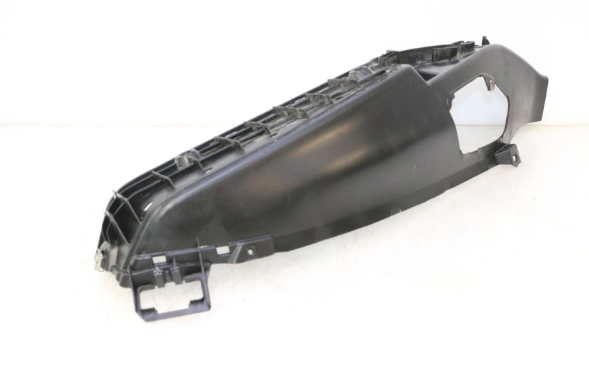 photo de TAPA REPOSAPIES IZQUIERDA PIAGGIO MP3 LT 400 (2007 - 2012) - Detalle de la pieza