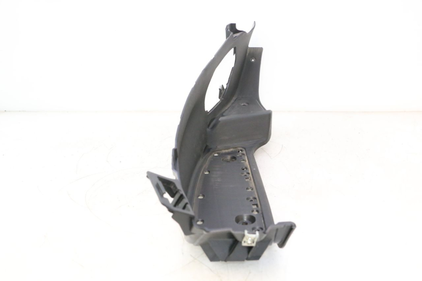 photo de TAPA REPOSAPIES IZQUIERDA PIAGGIO MP3 LT 400 (2007 - 2012) - Estado de la superficie y material
