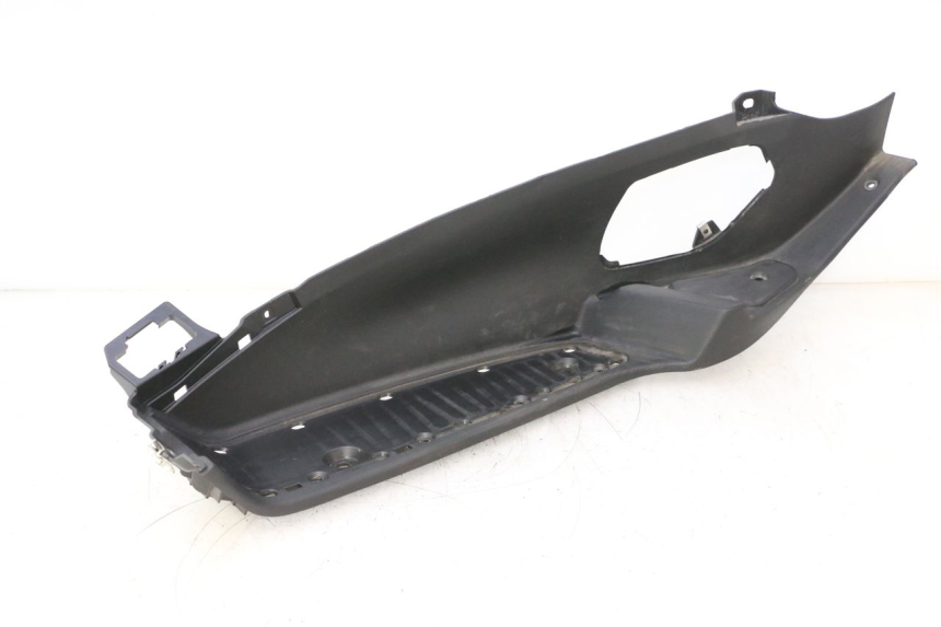 photo de TAPA REPOSAPIES IZQUIERDA PIAGGIO MP3 LT 400 (2007 - 2012) - Recambio usado revisado