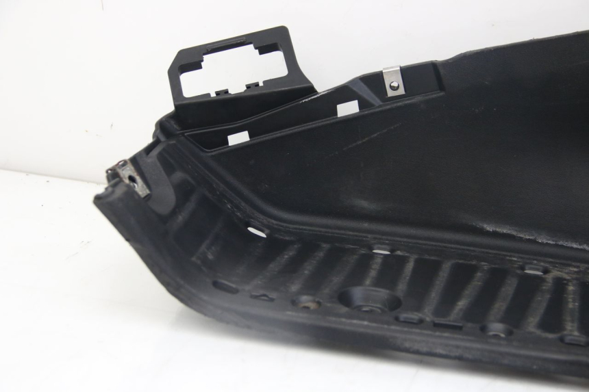 photo de PATA DE PIE IZQUIERDA PIAGGIO MP3 125 (2006 - 2014) - Otra perspectiva