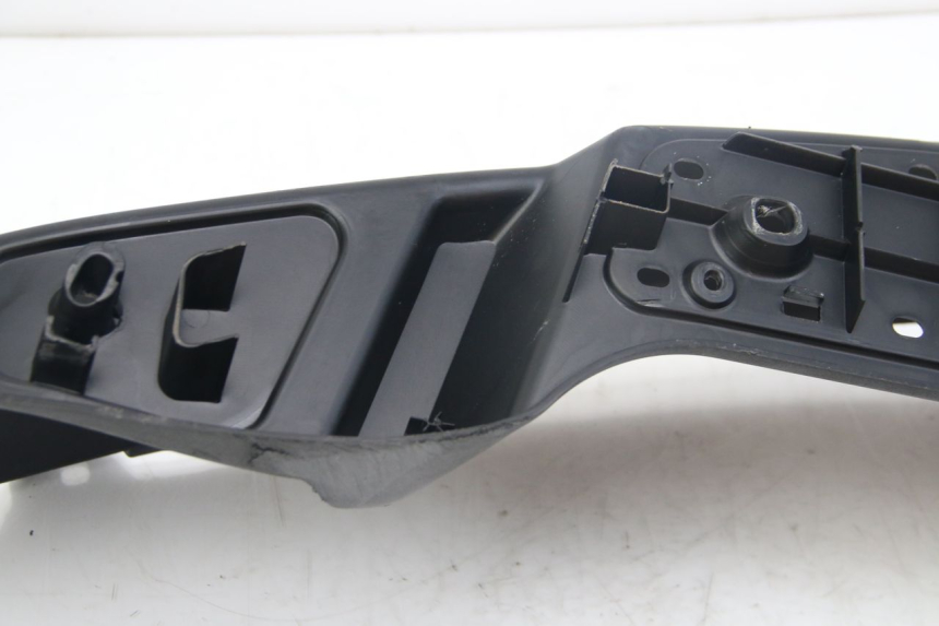 photo de PATA DE PIE IZQUIERDA PIAGGIO MP3 125 (2006 - 2014) - Detalles de los puntos de fijación