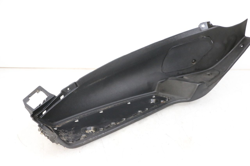 photo de PATA DE APOYO IZQUIERDA PIAGGIO MP3 500 (2011 - 2015) - Detalles de los puntos de fijación