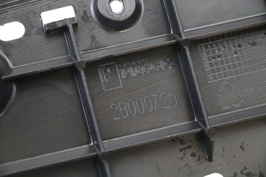 photo de PATA DE PIE IZQUIERDA PIAGGIO MP3 500 (2014 - 2017) - Recambio usado revisado