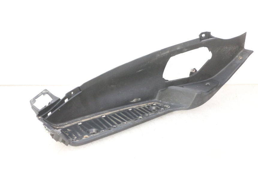 photo de TAPA REPOSAPIES IZQUIERDA PIAGGIO MP3 RL 250 (2006 - 2010) - Estado de la superficie y material