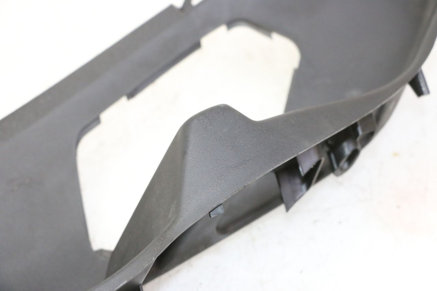 photo de TAPA REPOSAPIES IZQUIERDA PIAGGIO MP3 RL 250 (2006 - 2010) - Detalle de la pieza