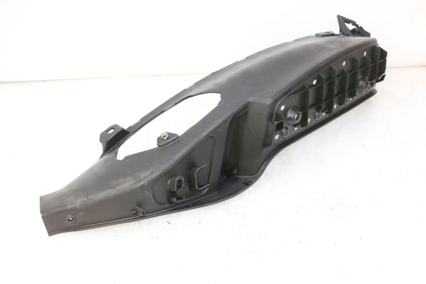 photo de TAPA REPOSAPIES IZQUIERDA PIAGGIO MP3 RL 250 (2006 - 2010) - Otra perspectiva