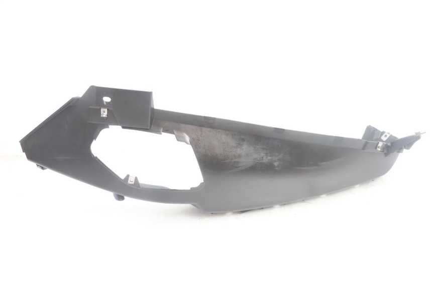 photo de TAPA REPOSAPIES IZQUIERDA PIAGGIO MP3 500 (2016 - 2018) - Primer plano técnico