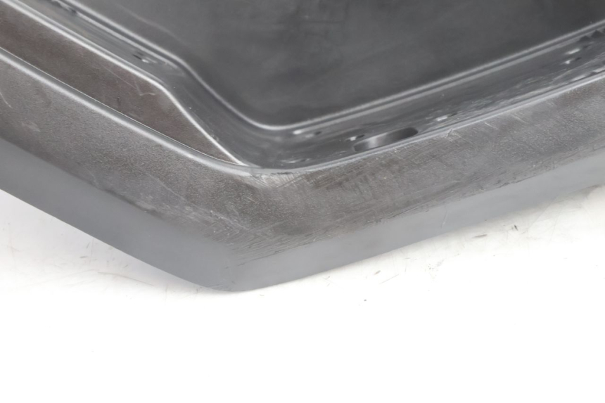 photo de TAPA REPOSAPIES IZQUIERDA YAMAHA N-MAX NMAX 125 (2021 - 2024) - Zoom estado de uso