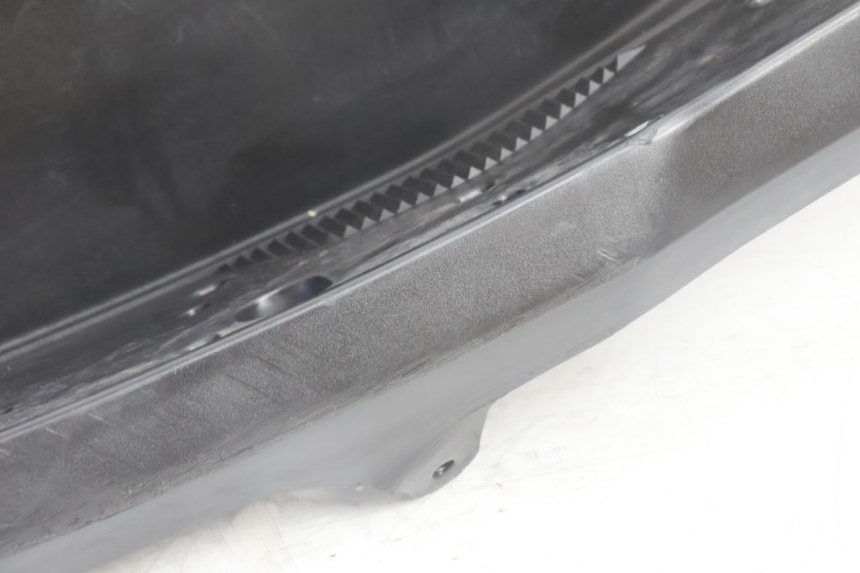 photo de TAPA REPOSAPIES IZQUIERDA YAMAHA N-MAX NMAX 125 (2021 - 2024) - Otra perspectiva
