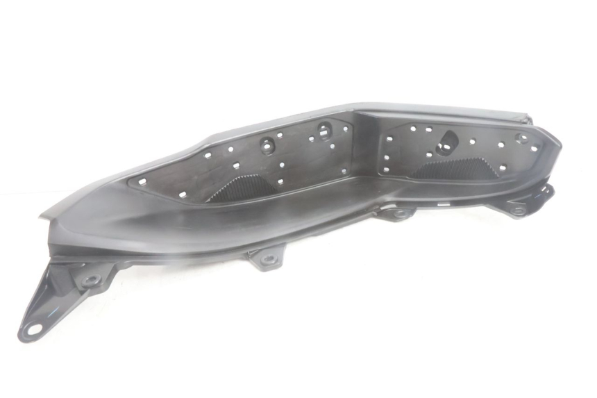 photo de TAPA REPOSAPIES IZQUIERDA YAMAHA N-MAX NMAX 125 (2021 - 2024) - Primer plano técnico