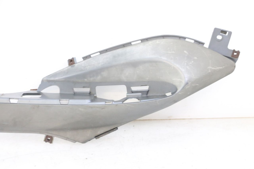 photo de TAPA REPOSAPIES IZQUIERDA MBK OVETTO 4T 50 (2008 - 2016) - Zoom estado de uso