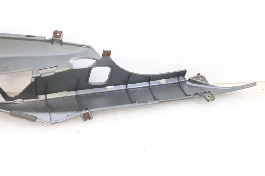 photo de TAPA REPOSAPIES IZQUIERDA MBK OVETTO 4T 50 (2008 - 2016) - Otra perspectiva