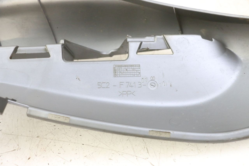 photo de TAPA REPOSAPIES IZQUIERDA MBK OVETTO 4T 50 (2008 - 2016) - Primer plano técnico