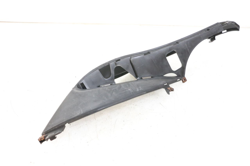 photo de TAPA REPOSAPIES IZQUIERDA MBK OVETTO ONE 2T 50 (2013 - 2017) - Vista general del producto