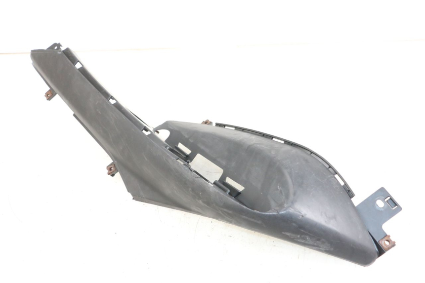 photo de TAPA REPOSAPIES IZQUIERDA MBK OVETTO ONE 2T 50 (2013 - 2017) - Detalles de los puntos de fijación