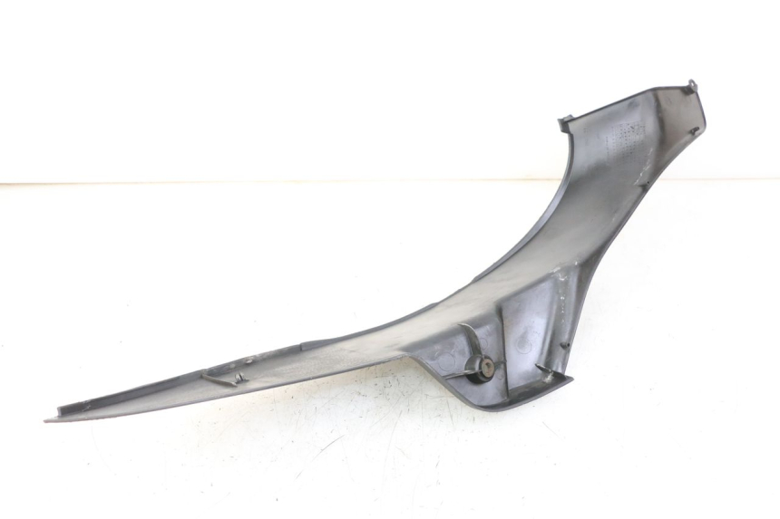 photo de TAPA REPOSAPIES IZQUIERDA PEUGEOT ELYSTAR 125 (2002 - 2007) - Zoom estado de uso