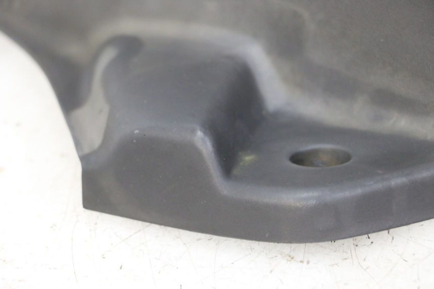 photo de TAPA REPOSAPIES IZQUIERDA PEUGEOT ELYSTAR 125 (2002 - 2007) - Detalles de los puntos de fijación