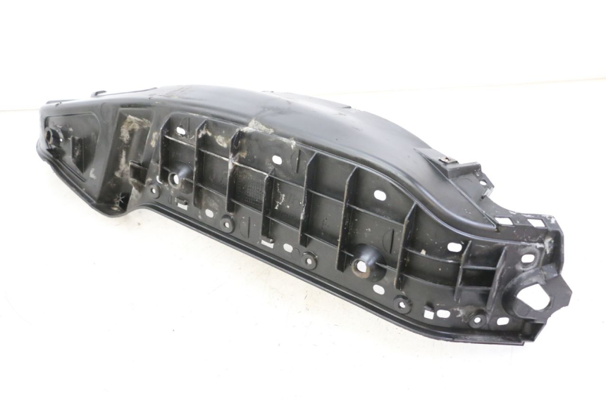 photo de PATA DE PIE IZQUIERDA PIAGGIO X8 125 (2004 - 2007) - Detalles de los puntos de fijación