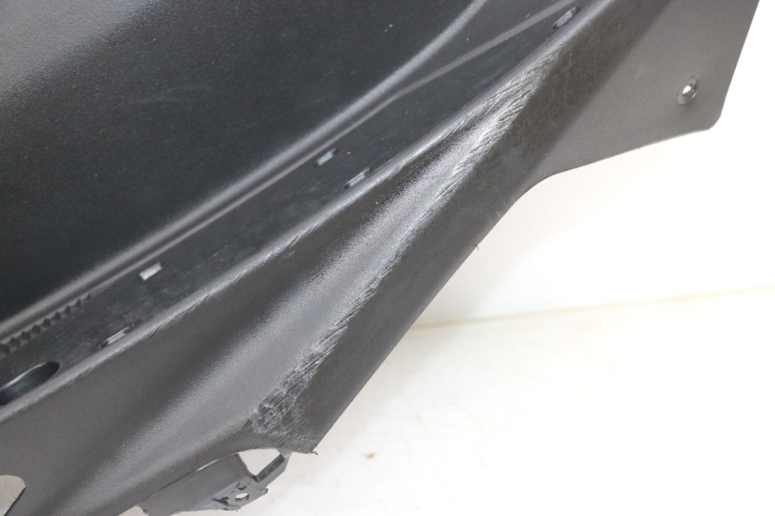 photo de TAPA REPOSAPIES IZQUIERDA JM MOTORS R-MAX TECH 50 (2024 - 2026) - Características distintivas