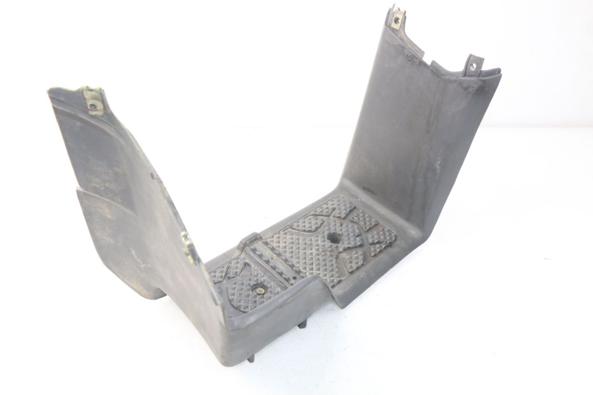 photo de TAPA REPOSAPIES IZQUIERDA ADLY RS SUPERSONIC 50 (2005 - 2010) - Primer plano técnico