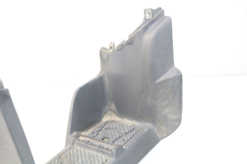 photo de TAPA REPOSAPIES IZQUIERDA ADLY RS SUPERSONIC 50 (2005 - 2010) - Estado de la superficie y material