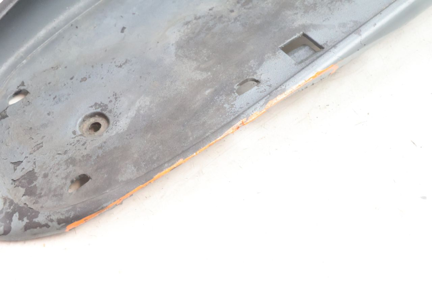photo de TAPA REPOSAPIES IZQUIERDA GILERA RUNNER SP 50 (2002 - 2004) - Zoom estado de uso