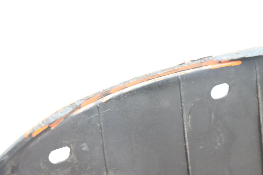 photo de TAPA REPOSAPIES IZQUIERDA GILERA RUNNER SP 50 (2002 - 2004) - Otra perspectiva